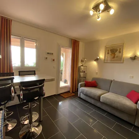 Appartement Is110-306 Vue La Corniche Des Issambres 4 Pers Piscine Et Parking